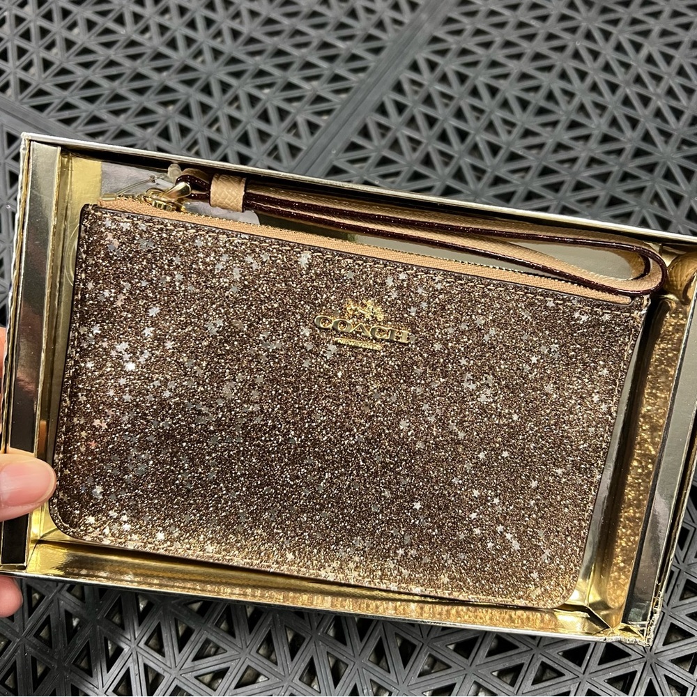 Coach holiday design wristlet gift set NWT - Picture 2 of 7